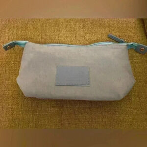 Kiehl’s Makeup Bag. No signs of use. In great condition.